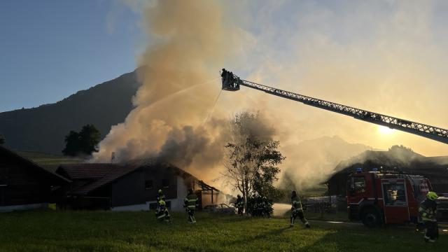 Brand in Anbau eines Mehrfamilienhauses gelöscht