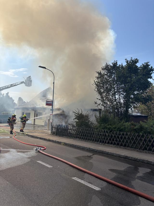 Scheuren: Carport eines Einfamilienhauses in Brand geraten