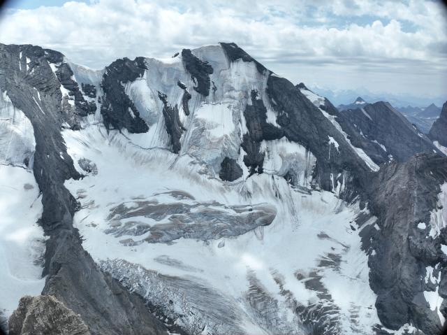 Kandersteg: Seilschaft in Gletscherspalte gestürzt – ein Mann tot geborgen