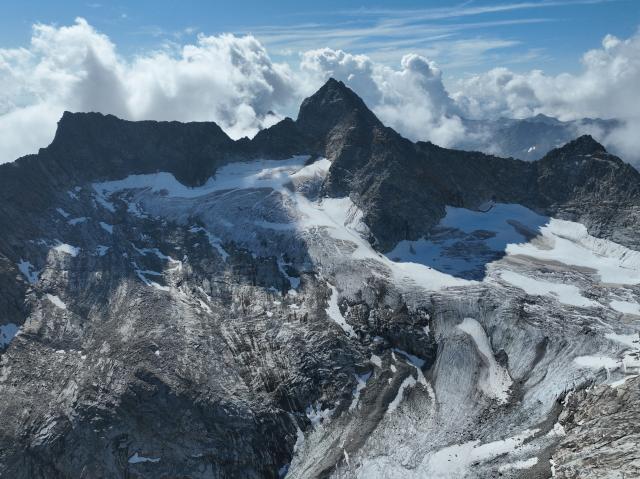 Bergungstragödie: Mann stürzt am Hiendertelltigletscher tödlich ab – Rettungskräfte alarmiert Bergungstragödie: Mann stürzt am Hiendertelltigletscher tödlich ab – Rettungskräfte alarmiert