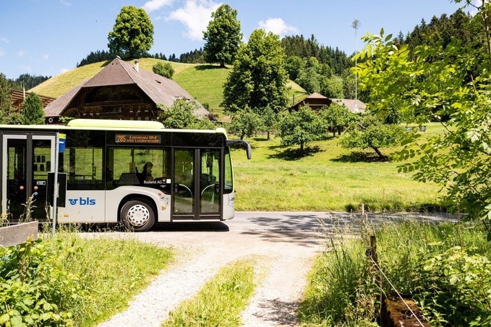 BLS-Wanderbusse starten in der Region Thunersee