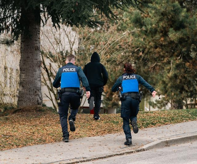 Verhaftung von drei flüchtigen Einbrechern in Kerzers 