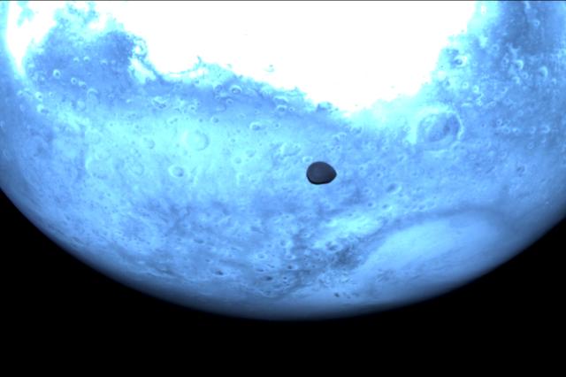 Asteroideneinschlag formte das Aussehen des Marsmonds Deimos