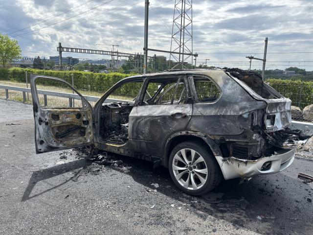 A1 Ittigen: Fahrzeug in Vollbrand geraten