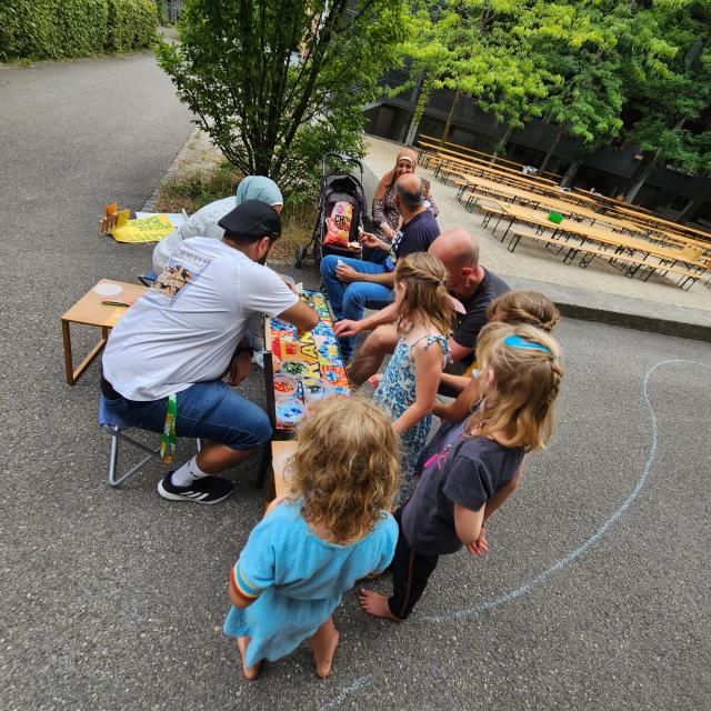 Parkbank am Egelsee wird Zeichen gegen häusliche Gewalt