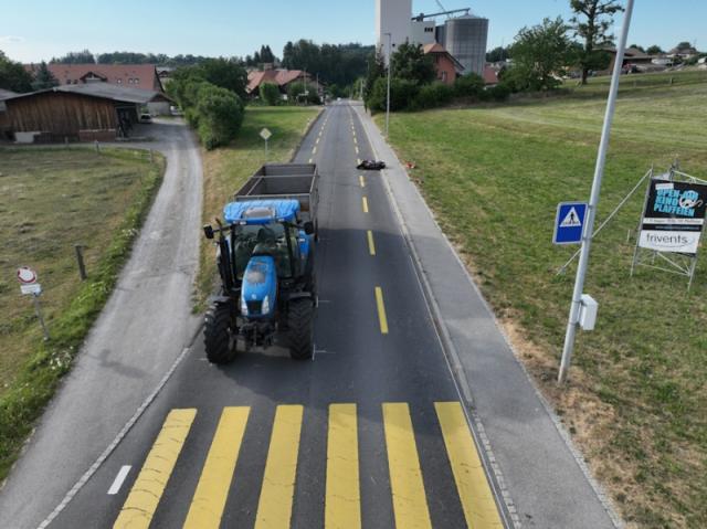 Motorradfahrer kollidiert mit landwirtschaftlichem Gespann in Tentlingen Motorradfahrer kollidiert mit landwirtschaftlichem Gespann in Tentlingen