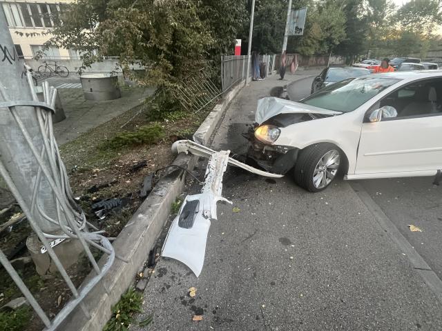 Bern: Zwei Personen bei Selbstunfall leicht verletzt Bern: Zwei Personen bei Selbstunfall leicht verletzt