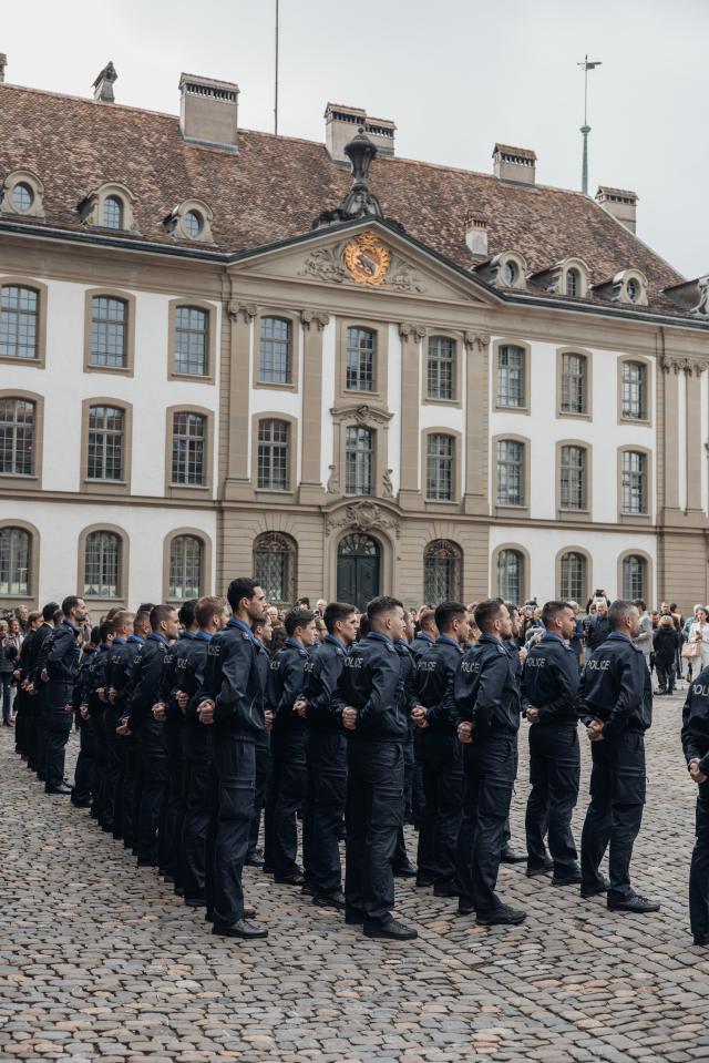 Neue Polizeikräfte in Bern vereidigt: 46 Korpsangehörige und 31 Absolventen erfolgreich ausgebildet