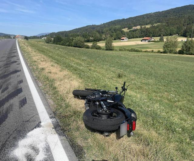 Motorradfahrer bei Kollision in Semsales schwer verletzt - Zeugenaufruf