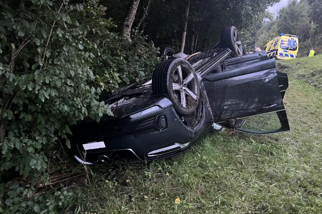 Autofahrerin aus Oberwil im Simmental bei schwerem Unfall auf der Bäuertweidli schwer verletzt; fünf Insassen leicht verletzt Autofahrerin aus Oberwil im Simmental bei schwerem Unfall auf der Bäuertweidli schwer verletzt; fünf Insassen leicht verletzt
