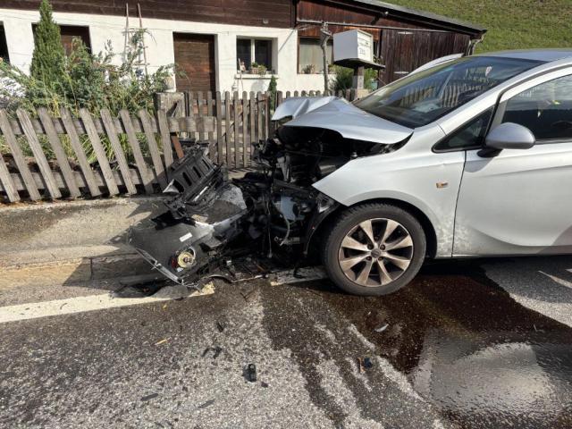 Autounfall bei Boltigen: Drei Insassinnen verletzt, Strasse zeitweise gesperrt Autounfall bei Boltigen: Drei Insassinnen verletzt, Strasse zeitweise gesperrt
